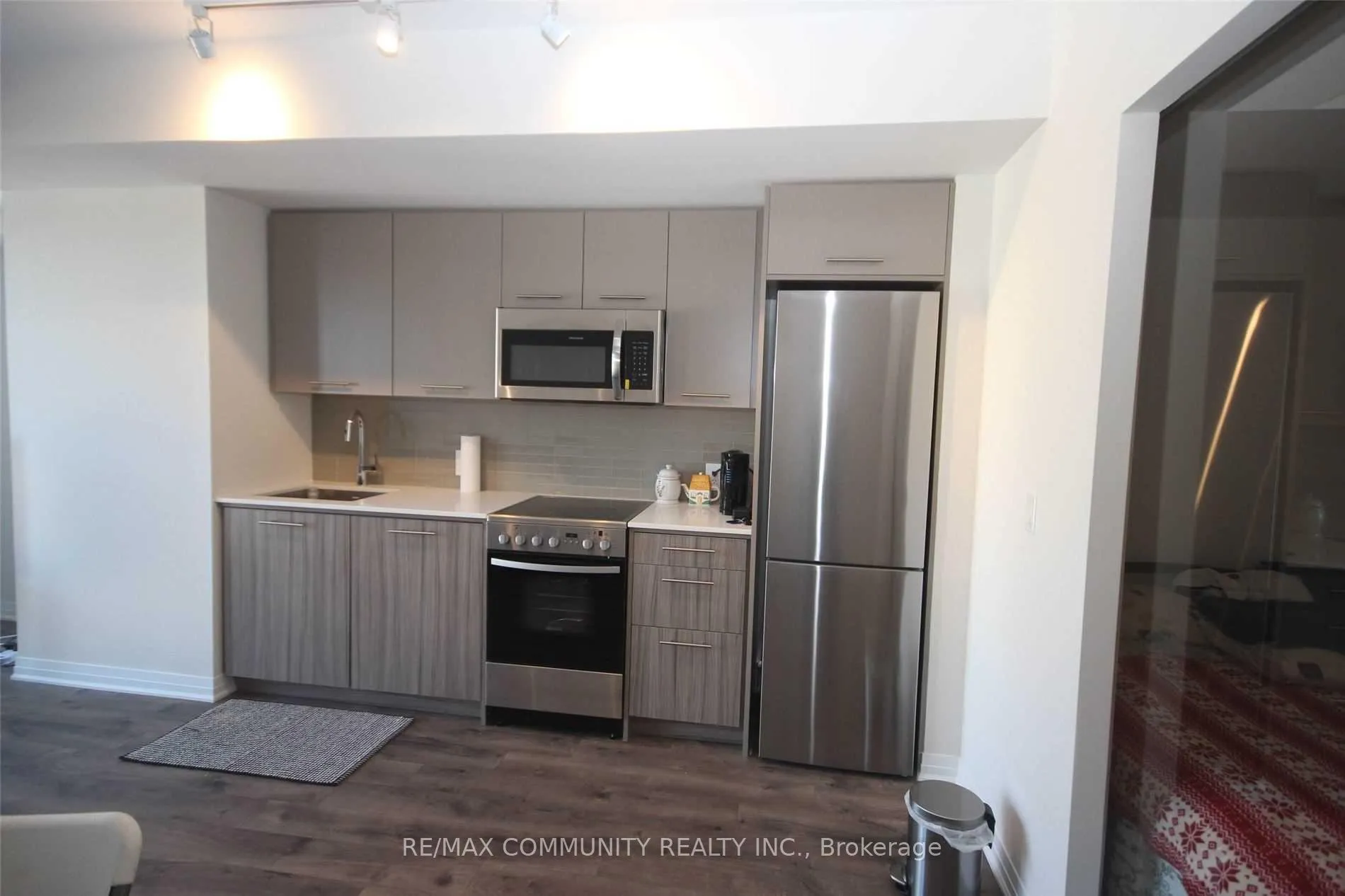 Photo 3 of Unit 303, 1630 Queen Street E, Toronto, The Beaches — HOMEH