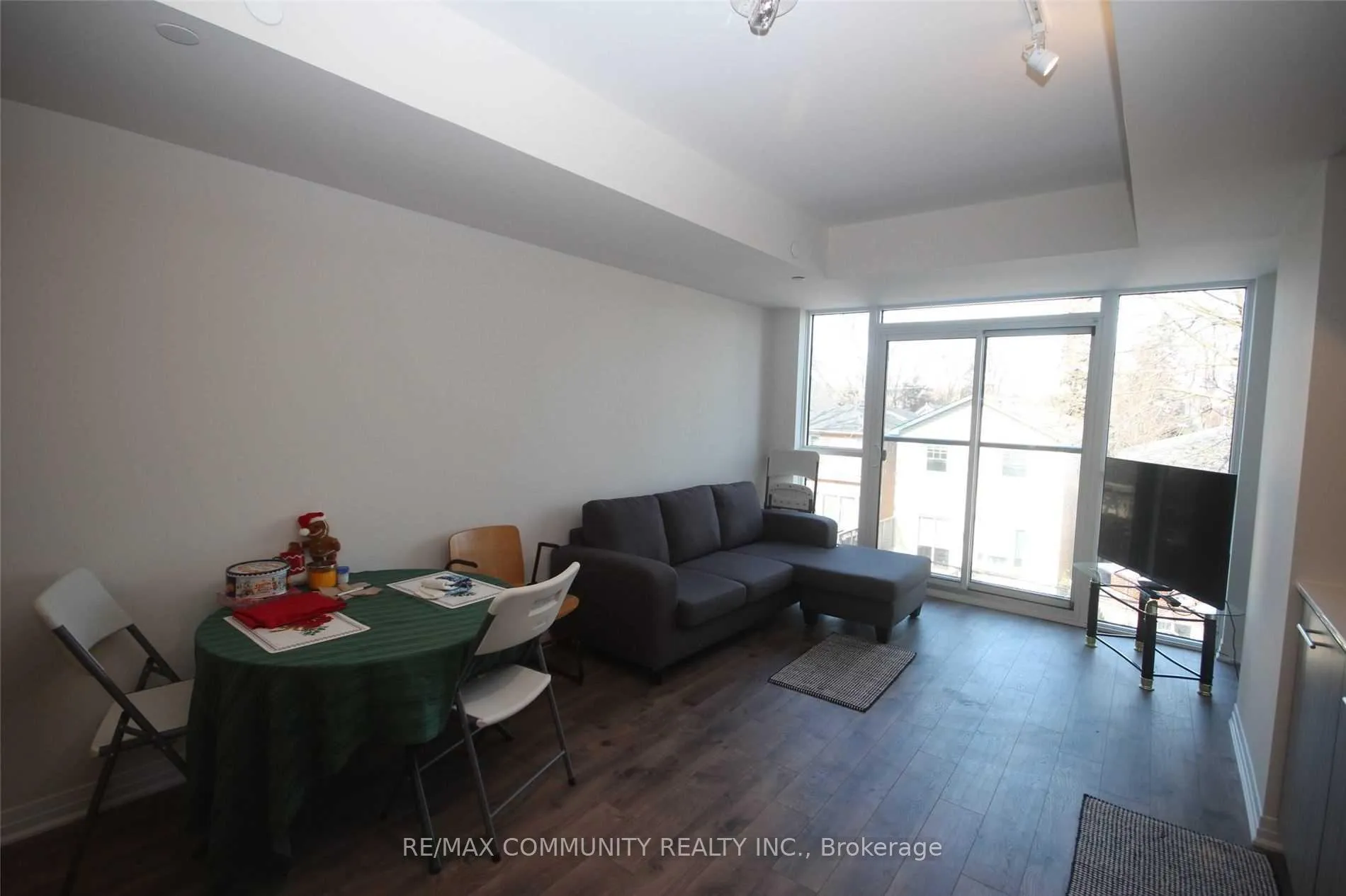 Photo 5 of Unit 303, 1630 Queen Street E, Toronto, The Beaches — HOMEH