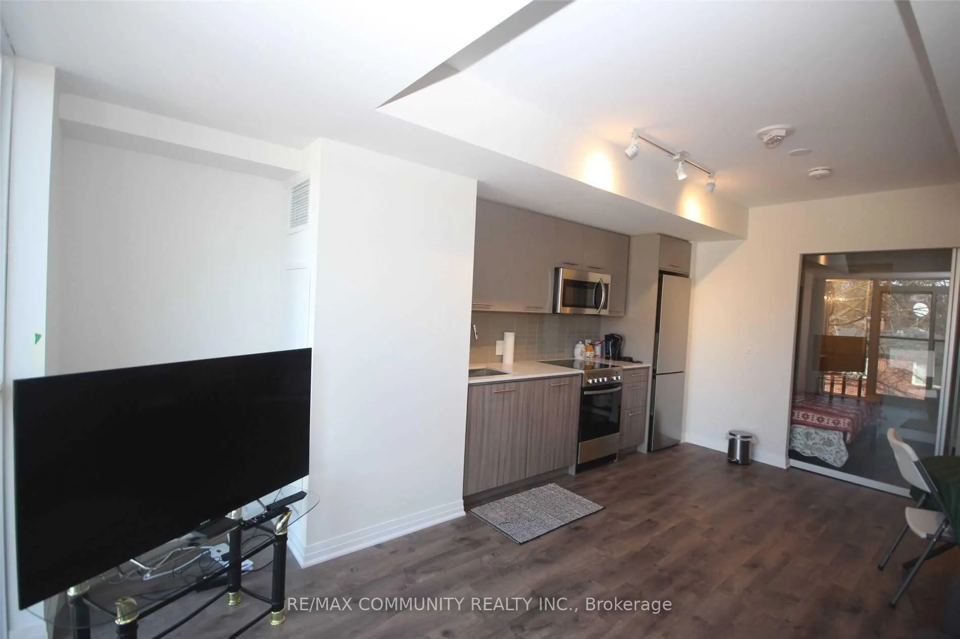 Photo 6 of Unit 303, 1630 Queen Street E, Toronto, The Beaches — HOMEH