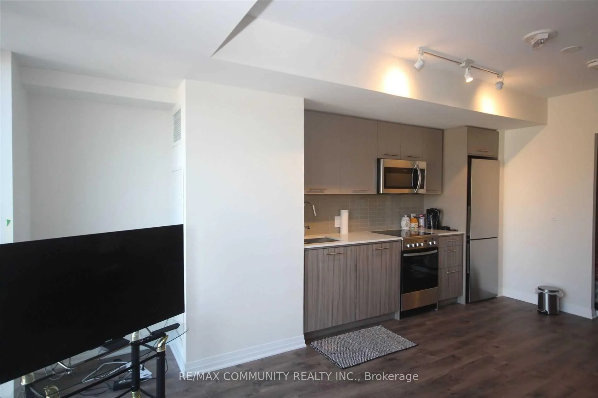 Photo 10 of Unit 303, 1630 Queen Street E, Toronto, The Beaches — HOMEH