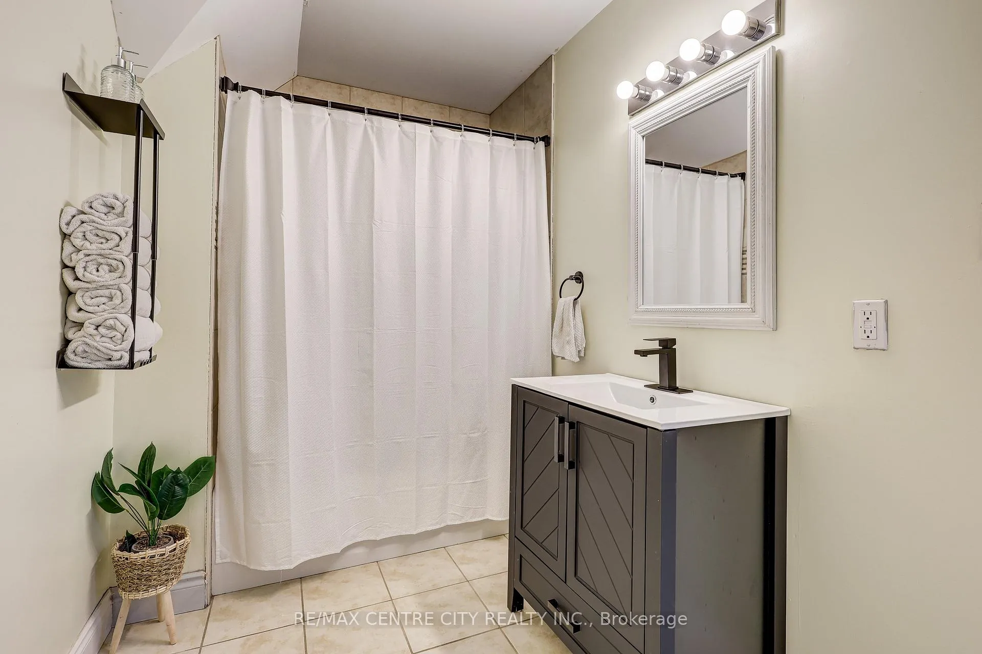 Photo 28 of 24 St Annes Place, St. Thomas — HOMEH