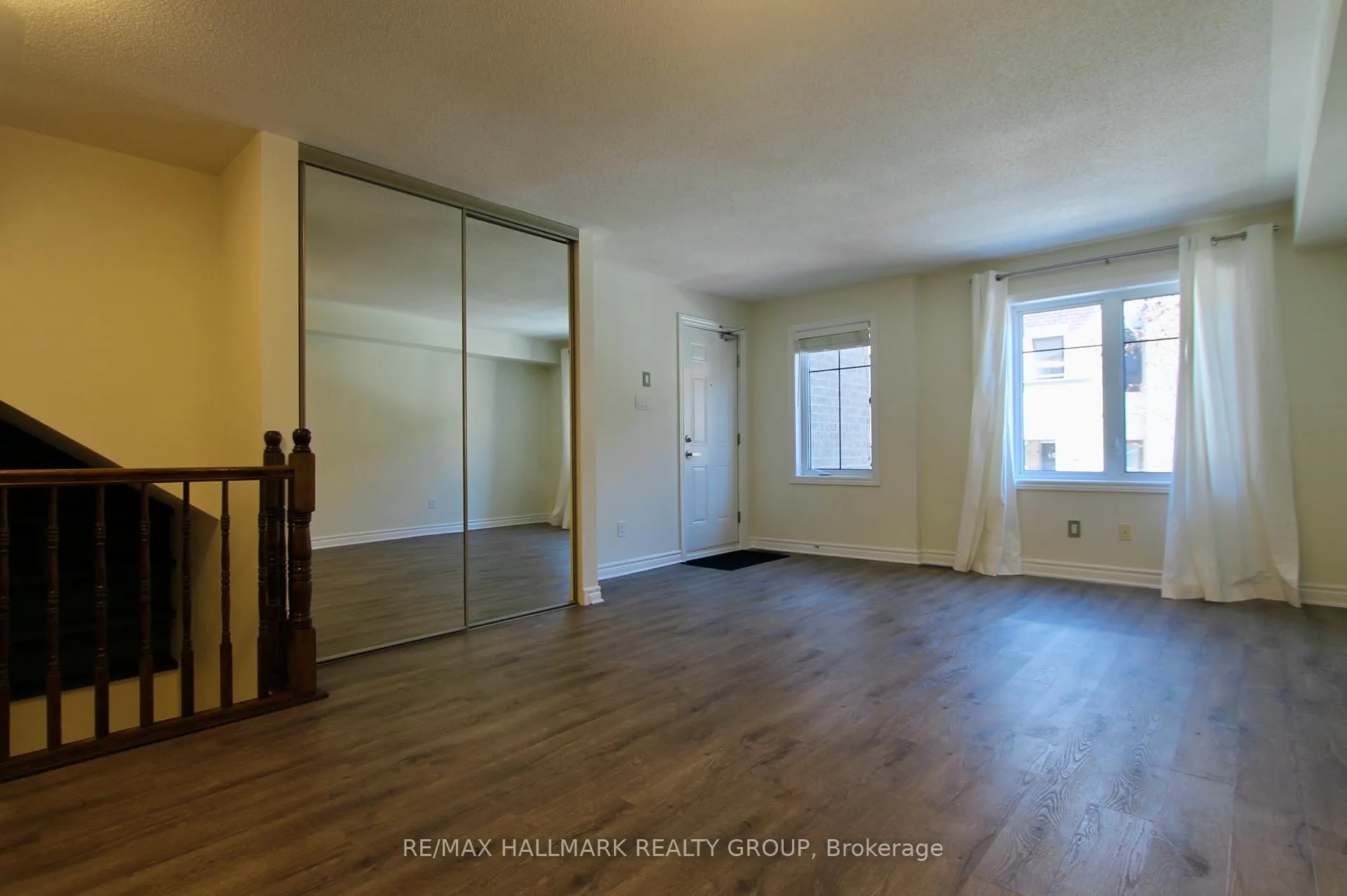 Photo 3 of 126A Lindenshade Drive, Ottawa, Barrhaven - Strandherd — HOMEH