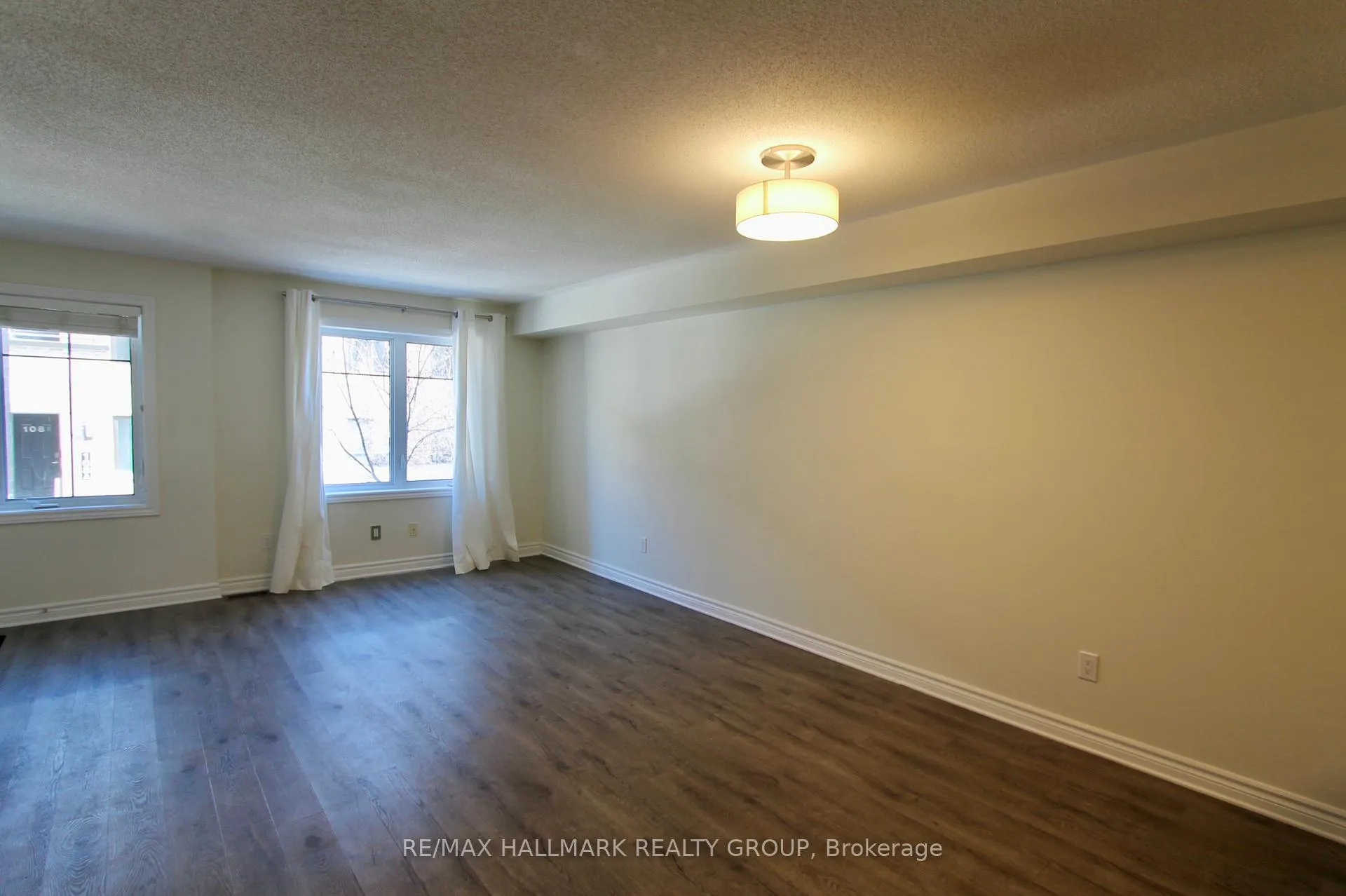 Photo 4 of 126A Lindenshade Drive, Ottawa, Barrhaven - Strandherd — HOMEH