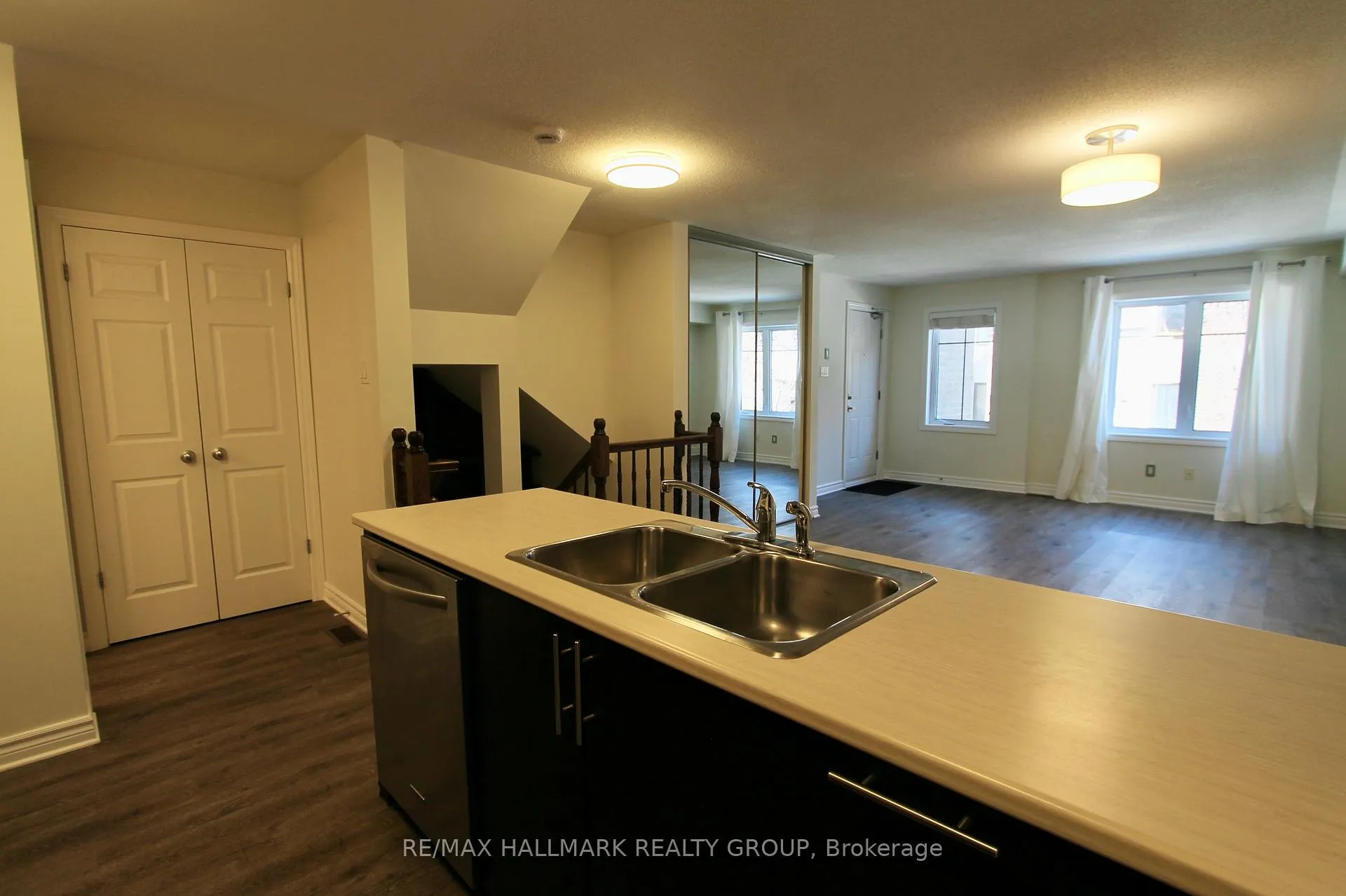 Photo 9 of 126A Lindenshade Drive, Ottawa, Barrhaven - Strandherd — HOMEH