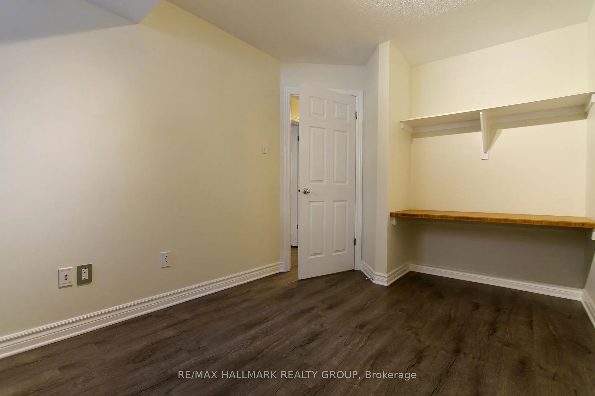 Photo 17 of 126A Lindenshade Drive, Ottawa, Barrhaven - Strandherd — HOMEH
