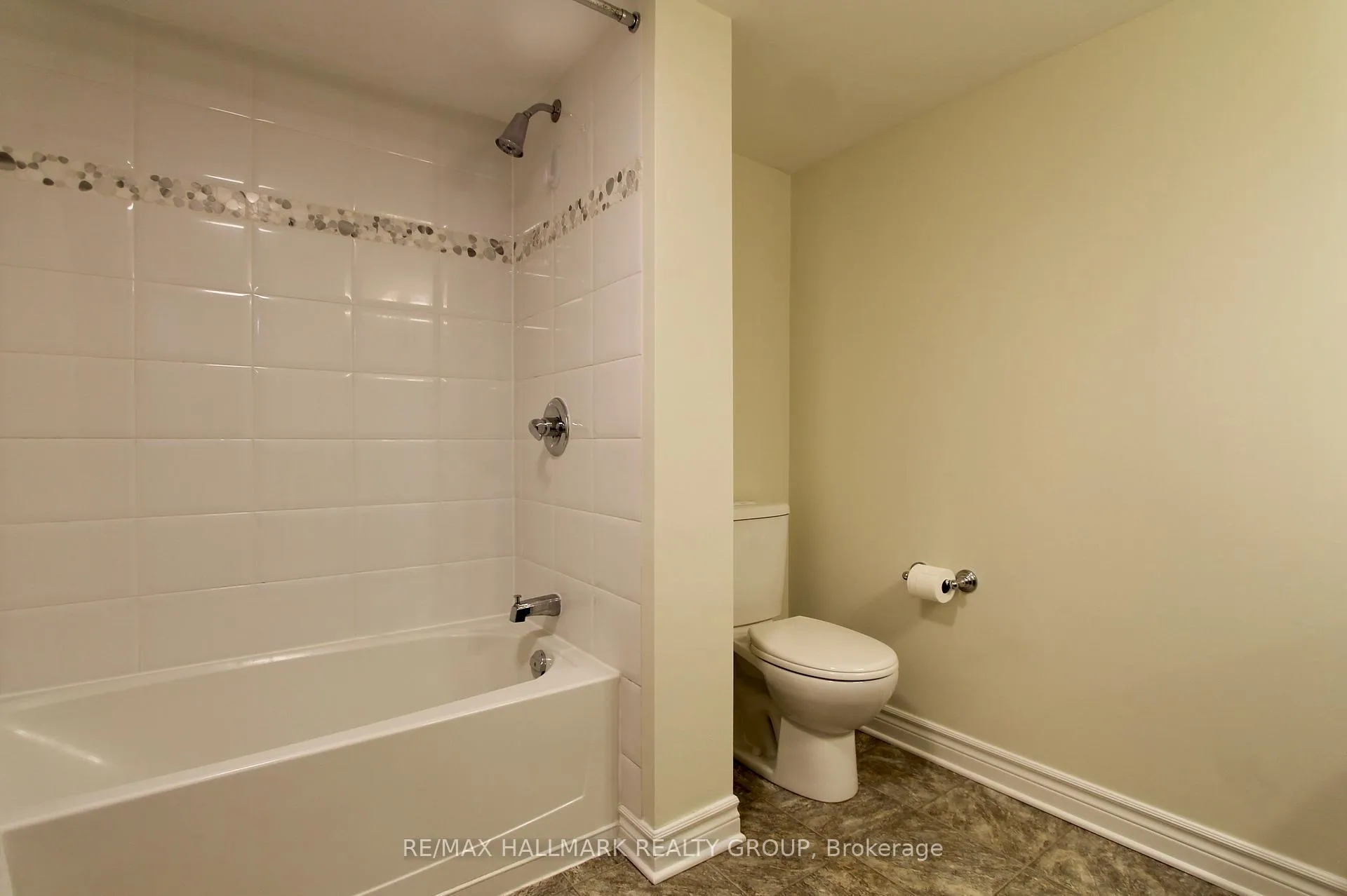 Photo 18 of 126A Lindenshade Drive, Ottawa, Barrhaven - Strandherd — HOMEH
