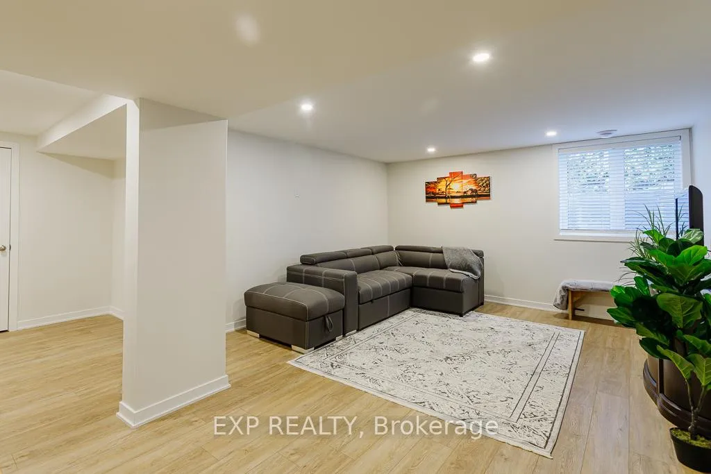 Photo 2 of 194 Willow Creek Circle, Ottawa, Barrhaven - Strandherd — HOMEH