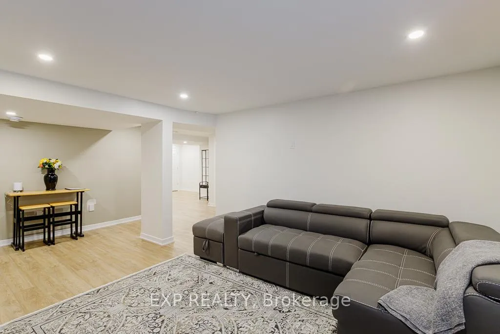 Photo 4 of 194 Willow Creek Circle, Ottawa, Barrhaven - Strandherd — HOMEH