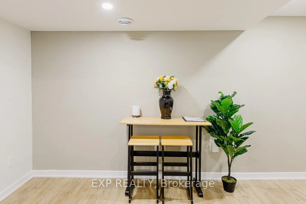 Photo 5 of 194 Willow Creek Circle, Ottawa, Barrhaven - Strandherd — HOMEH