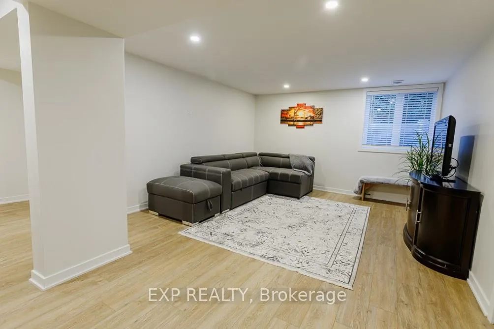 Photo 18 of 194 Willow Creek Circle, Ottawa, Barrhaven - Strandherd — HOMEH