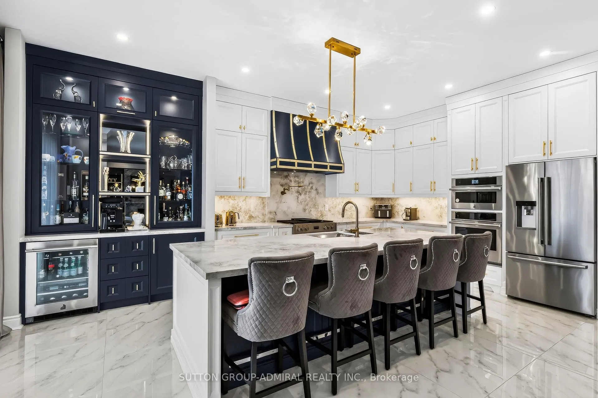 Photo 2 of 37 Cedarpoint Court, Vaughan, Patterson — HOMEH