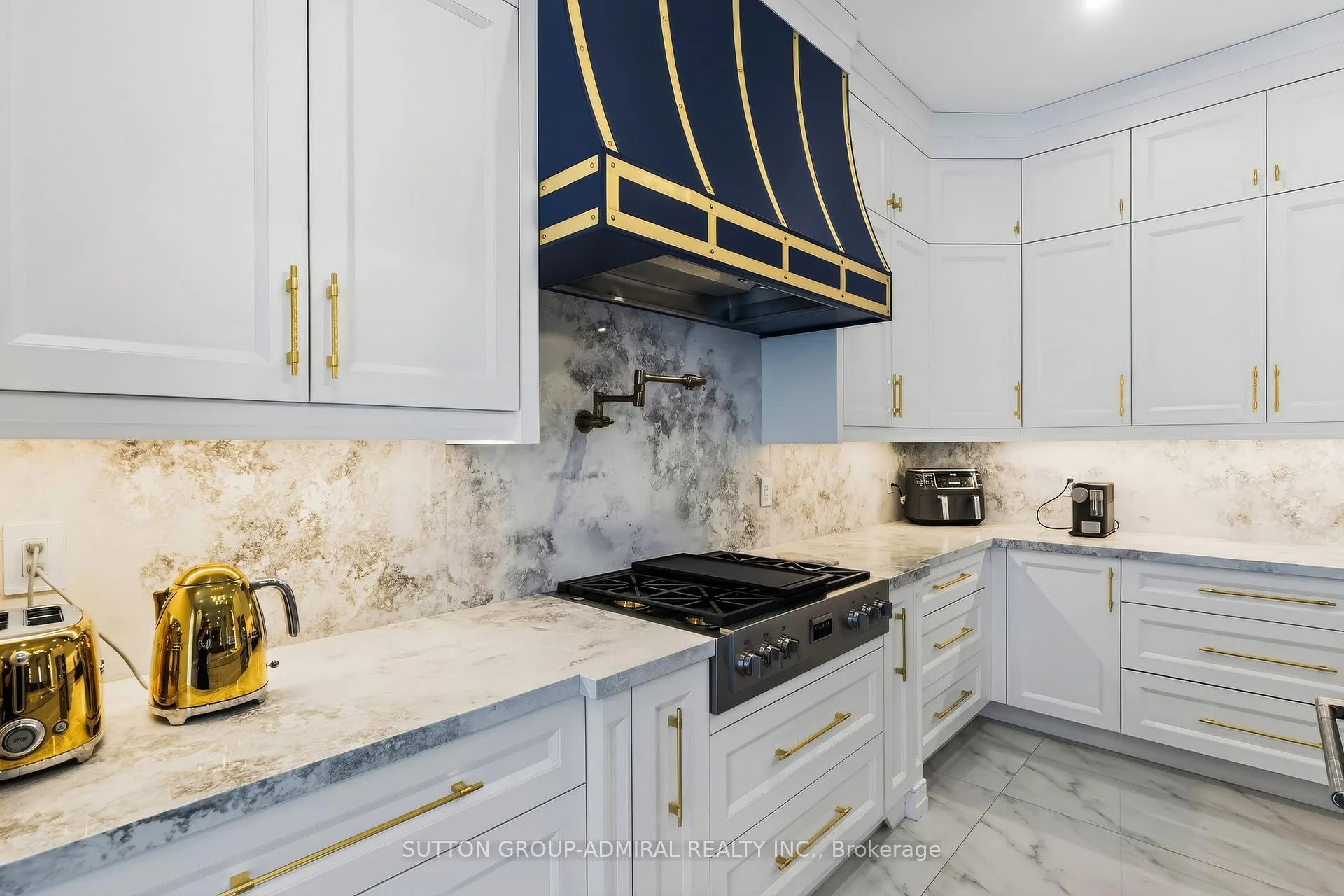 Photo 4 of 37 Cedarpoint Court, Vaughan, Patterson — HOMEH