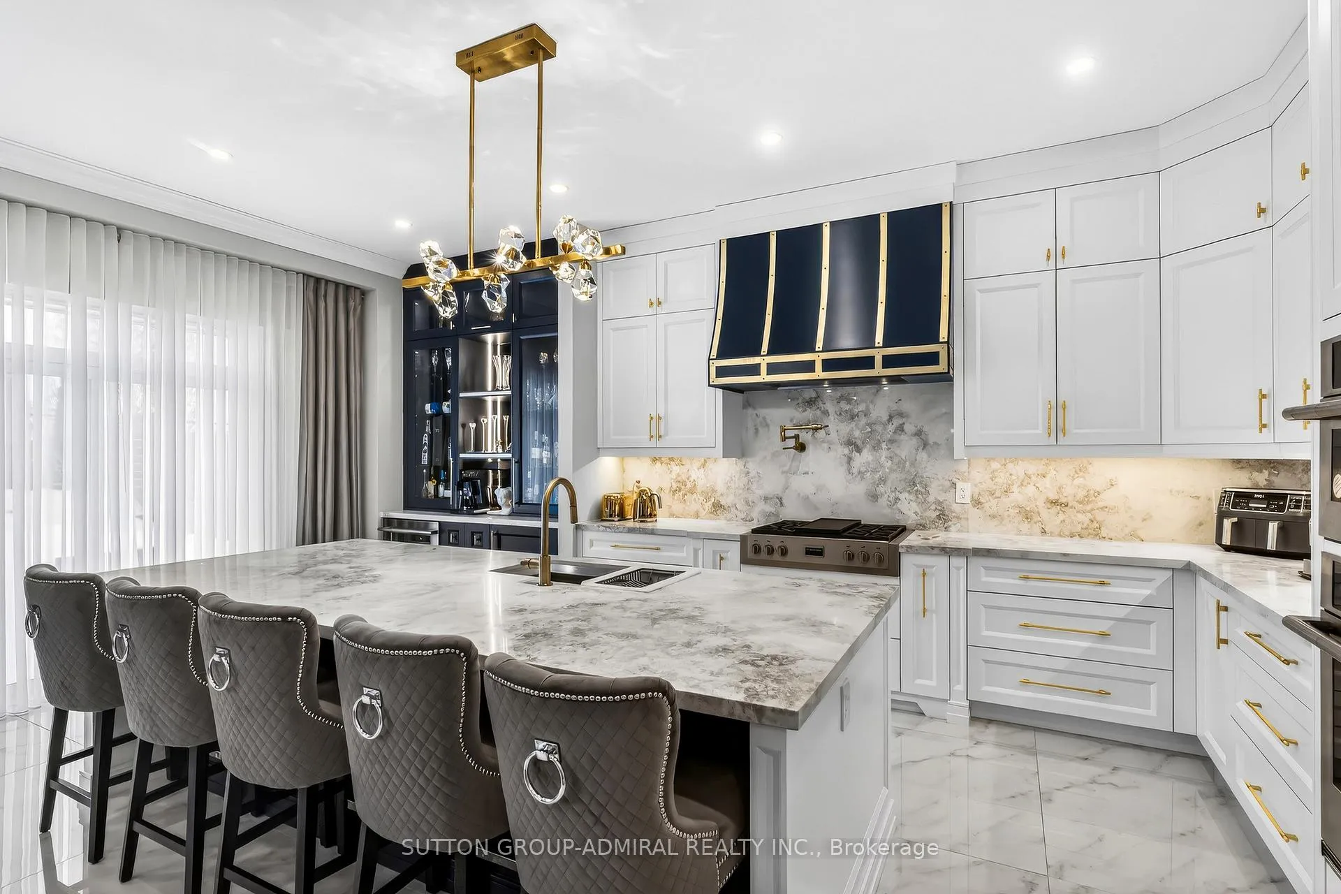 Photo 5 of 37 Cedarpoint Court, Vaughan, Patterson — HOMEH