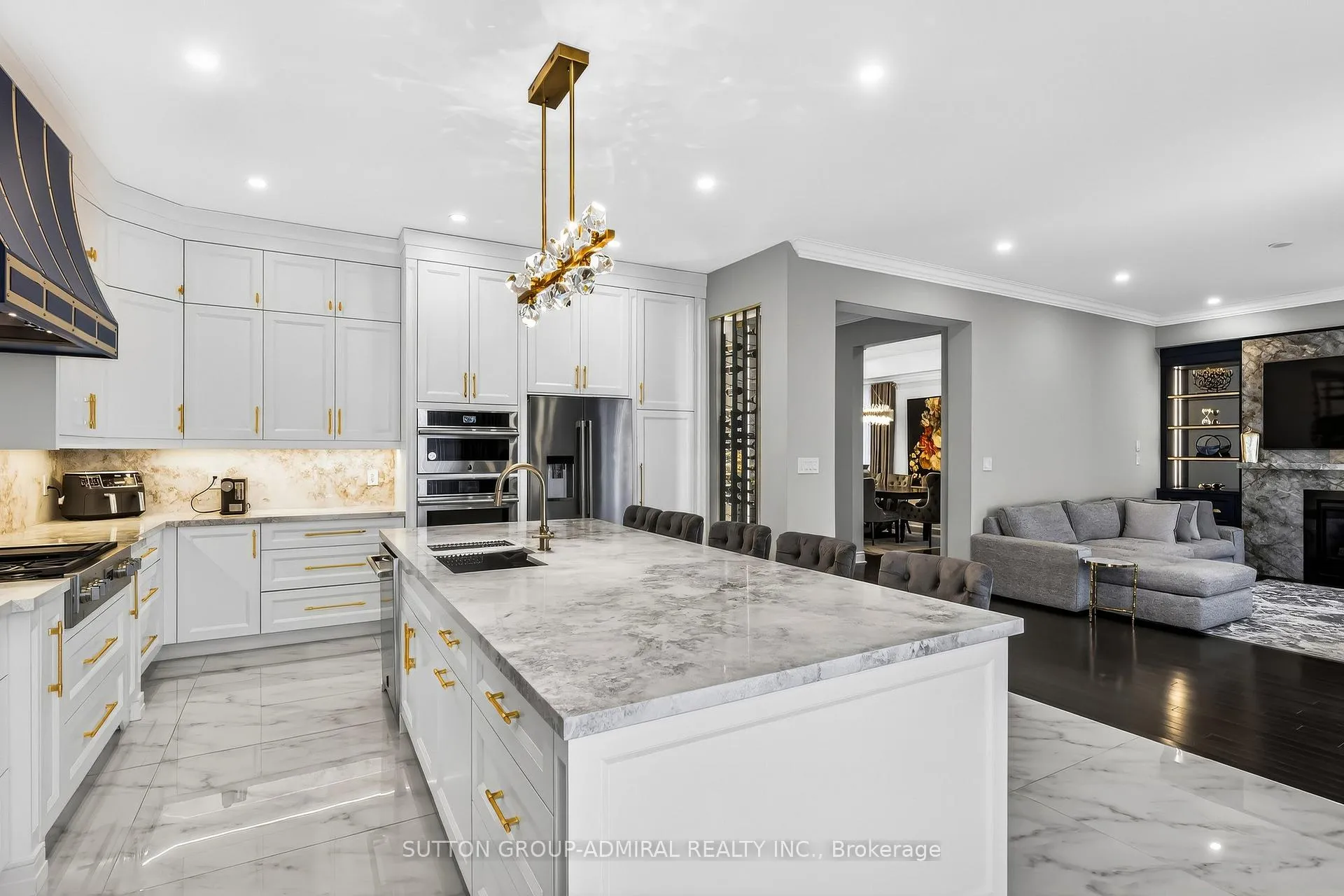 Photo 6 of 37 Cedarpoint Court, Vaughan, Patterson — HOMEH