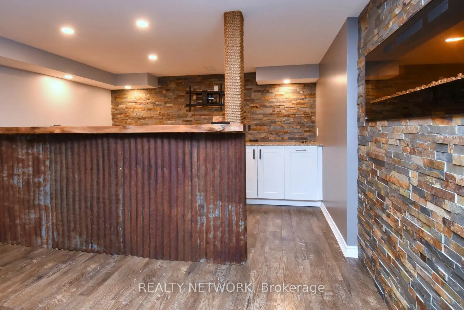 Photo 35 of 29 Riviera Ridge, Hamilton, Winona Park — HOMEH
