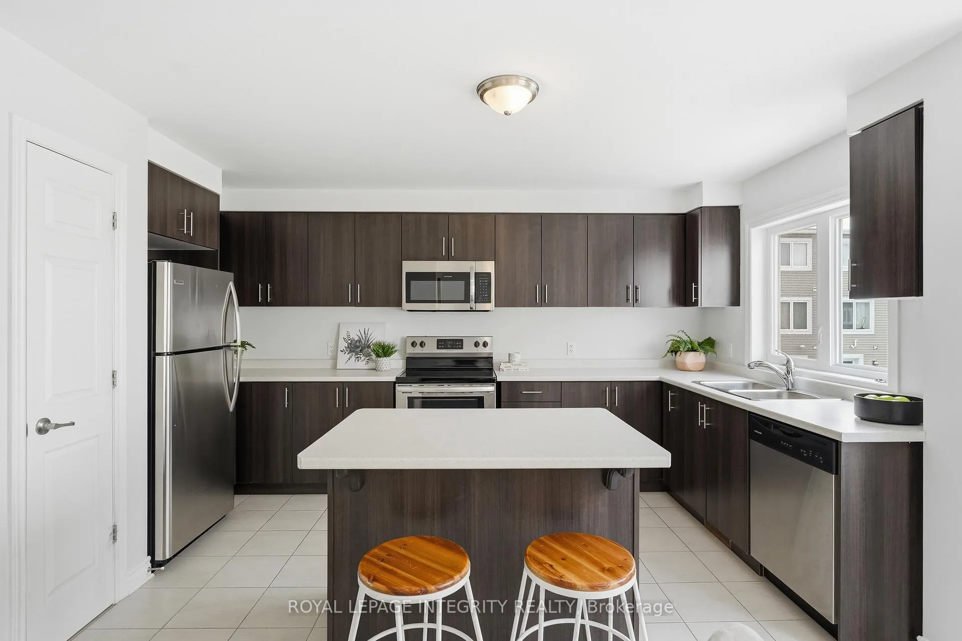 Photo 6 of 145 Gelderland Private, Ottawa, Kanata - Emerald Meadows/Trailwest — HOMEH