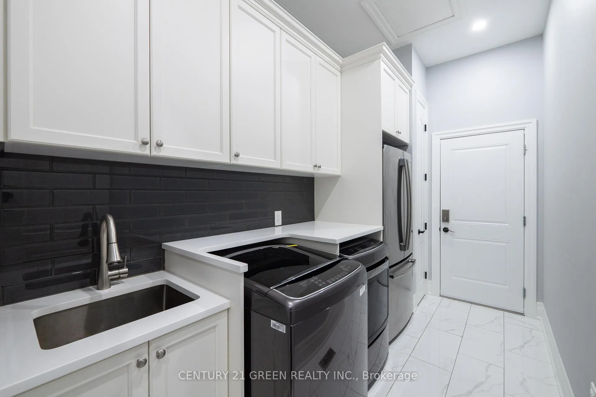 Photo 18 of 679 Hiawatha Boulevard, Hamilton, Ancaster — HOMEH