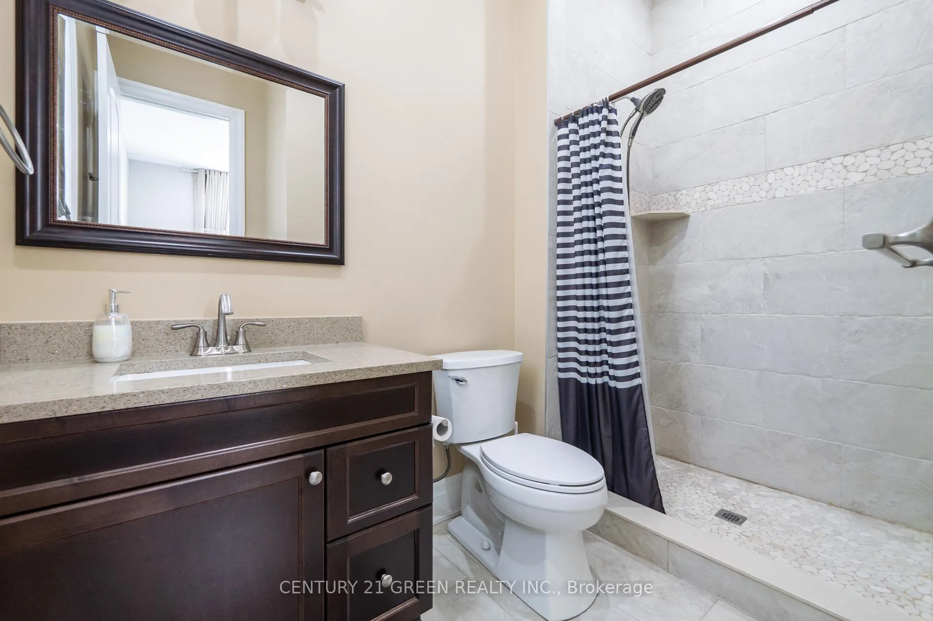 Photo 25 of 679 Hiawatha Boulevard, Hamilton, Ancaster — HOMEH