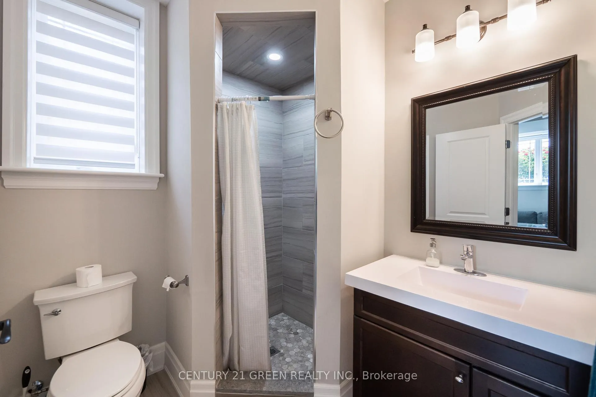 Photo 35 of 679 Hiawatha Boulevard, Hamilton, Ancaster — HOMEH