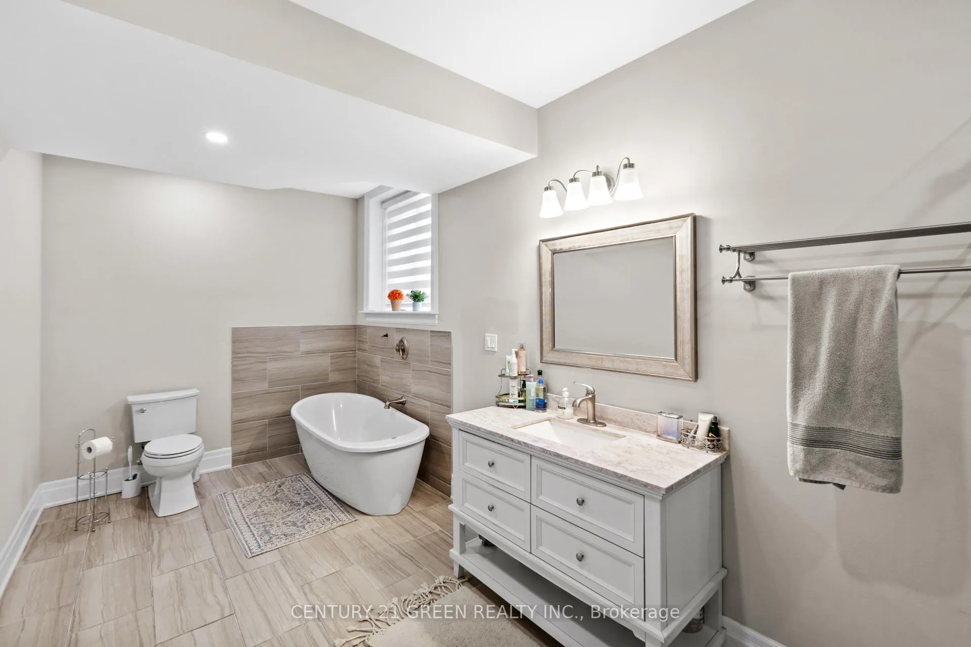 Photo 37 of 679 Hiawatha Boulevard, Hamilton, Ancaster — HOMEH