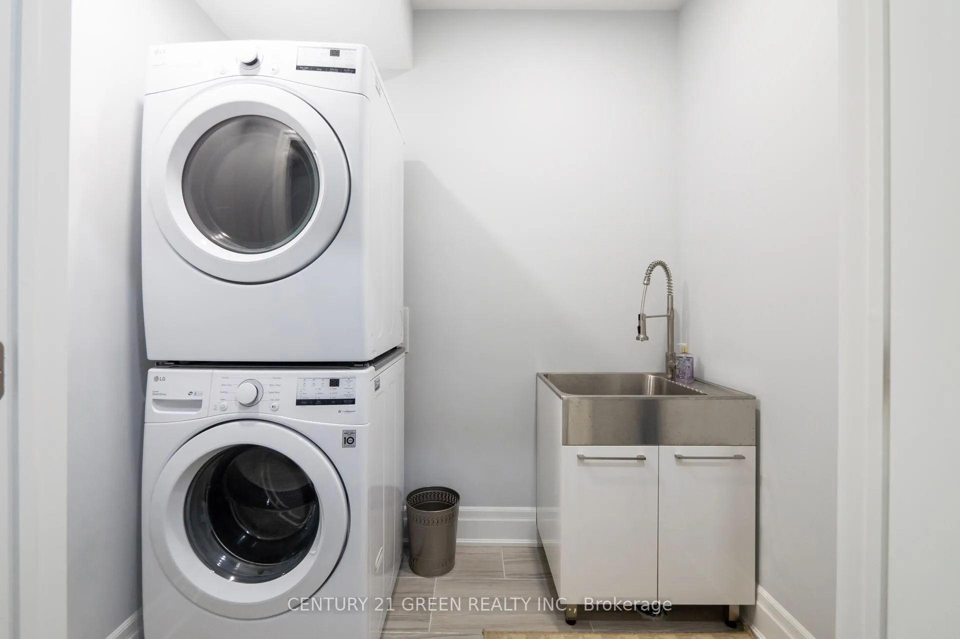 Photo 38 of 679 Hiawatha Boulevard, Hamilton, Ancaster — HOMEH