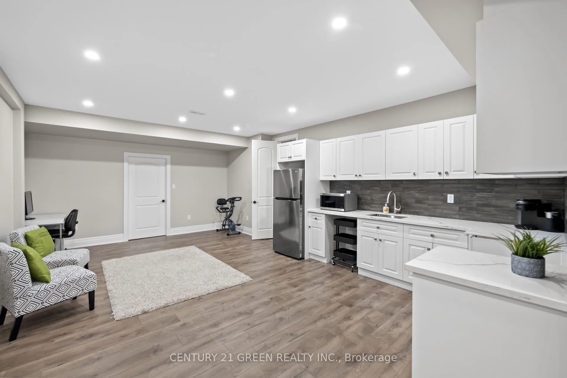 Photo 39 of 679 Hiawatha Boulevard, Hamilton, Ancaster — HOMEH