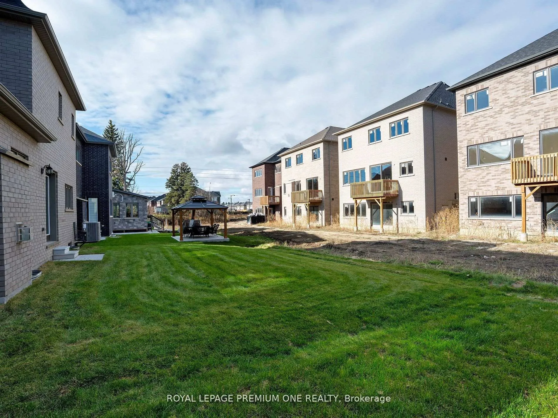 Photo 10 of 15 Antonietta Crescent, Vaughan, Vellore Village — HOMEH