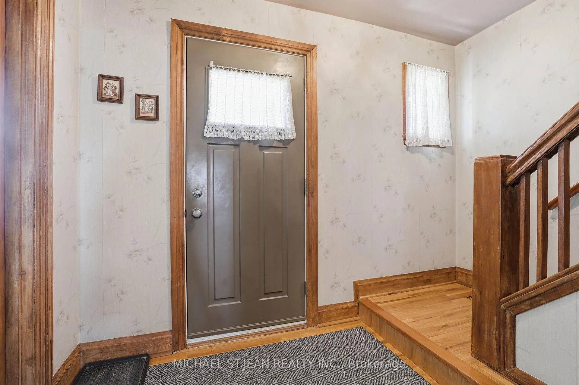 Photo 6 of 71 Weir Street S, Hamilton, Bartonville — HOMEH