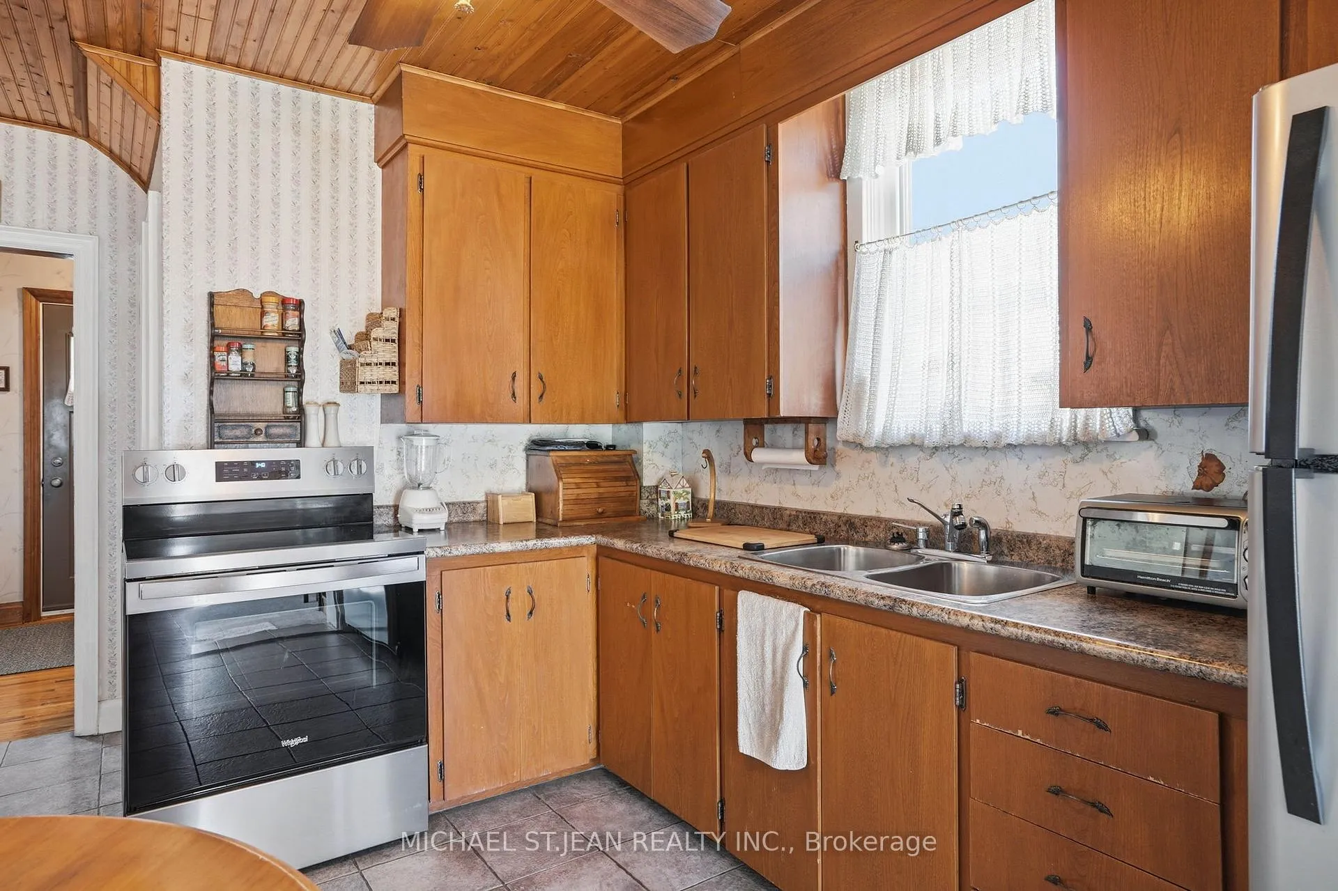 Photo 18 of 71 Weir Street S, Hamilton, Bartonville — HOMEH