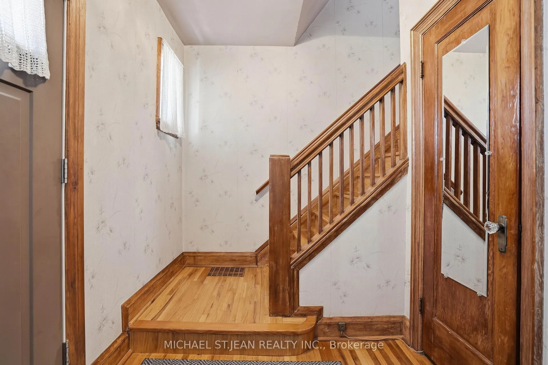 Photo 24 of 71 Weir Street S, Hamilton, Bartonville — HOMEH