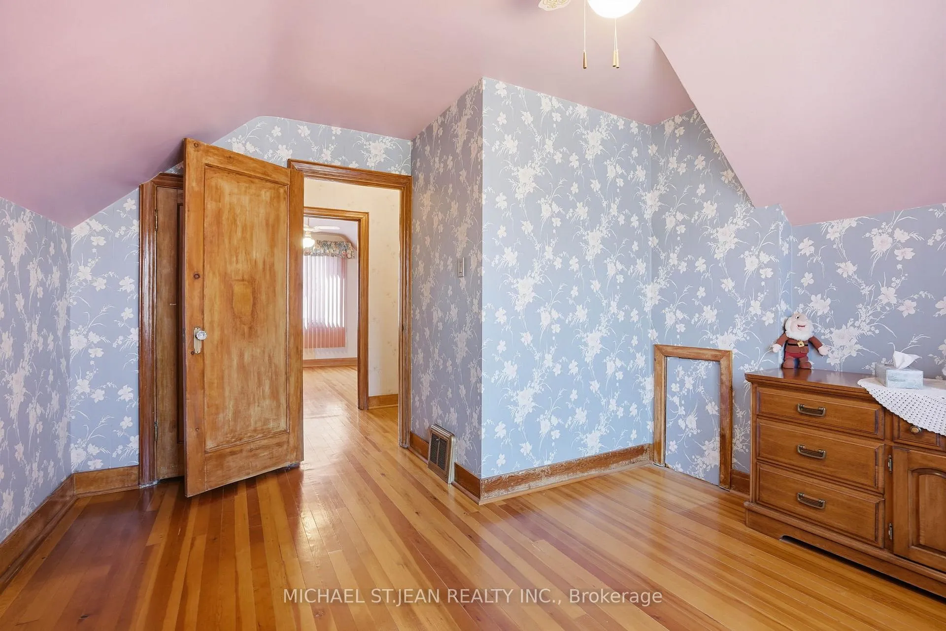 Photo 31 of 71 Weir Street S, Hamilton, Bartonville — HOMEH