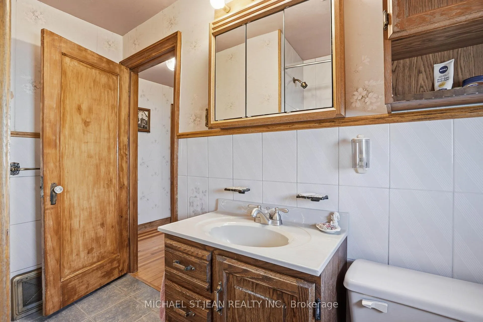Photo 32 of 71 Weir Street S, Hamilton, Bartonville — HOMEH