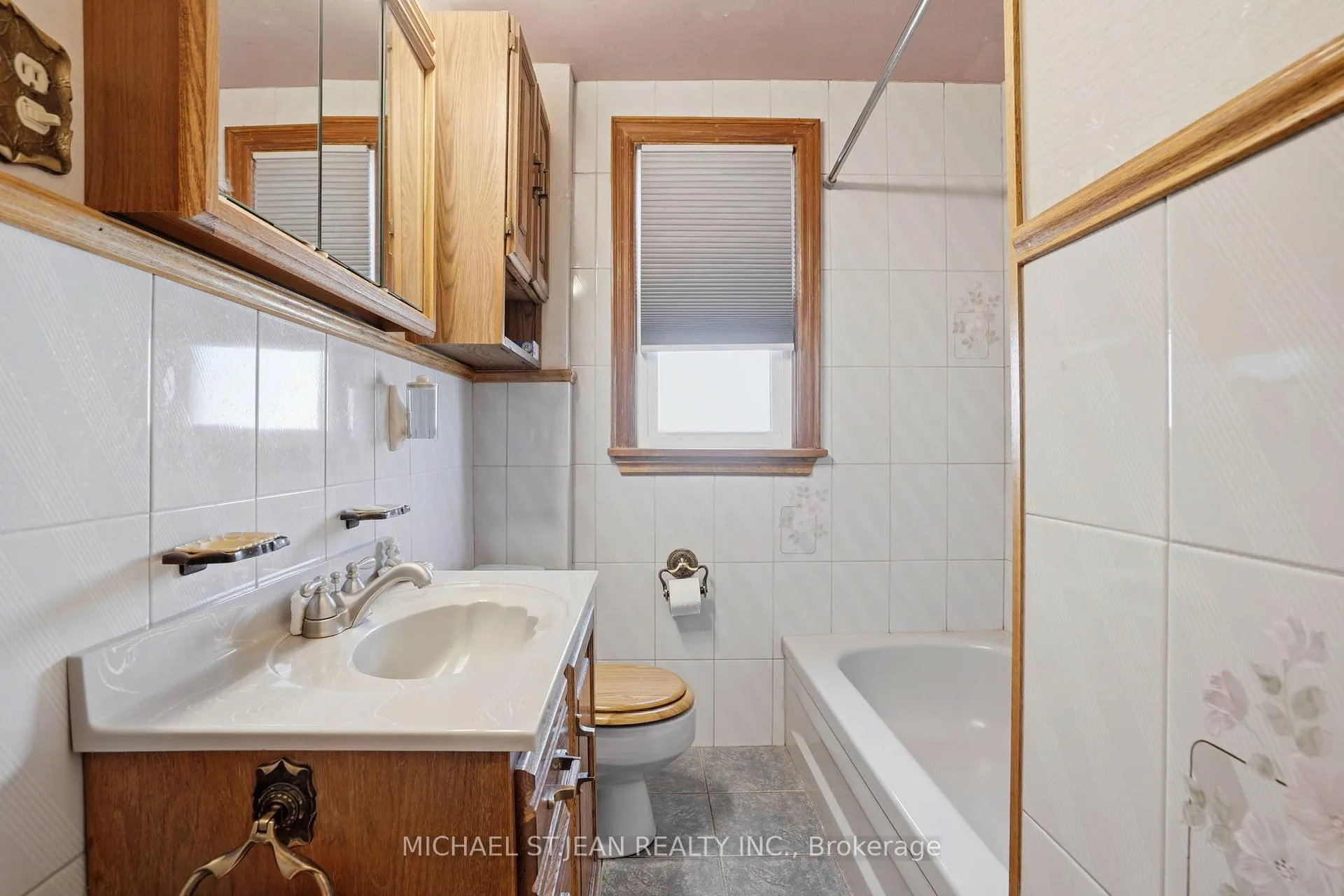 Photo 33 of 71 Weir Street S, Hamilton, Bartonville — HOMEH