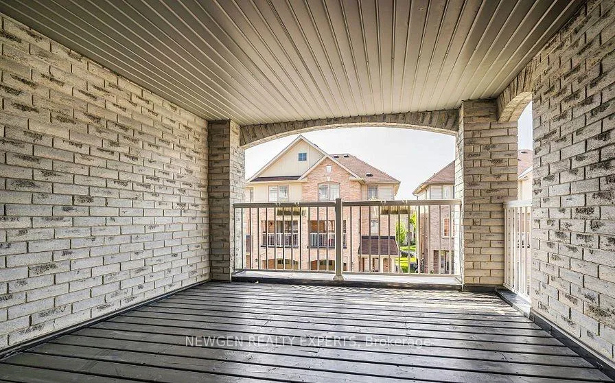 Photo 12 of 527 Rossland Road E, Ajax, Central West — HOMEH