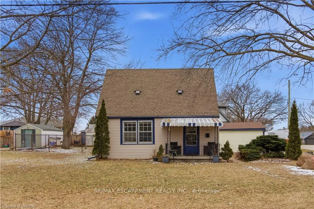 Photo 1 of 112 Dundas Street W, Brant, Paris — HOMEH
