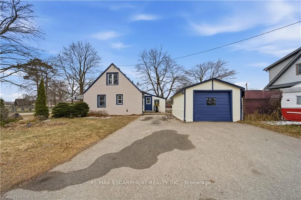 Photo 2 of 112 Dundas Street W, Brant, Paris — HOMEH