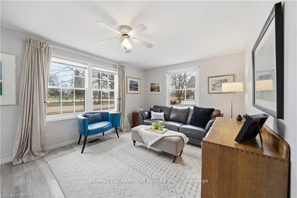 Photo 6 of 112 Dundas Street W, Brant, Paris — HOMEH