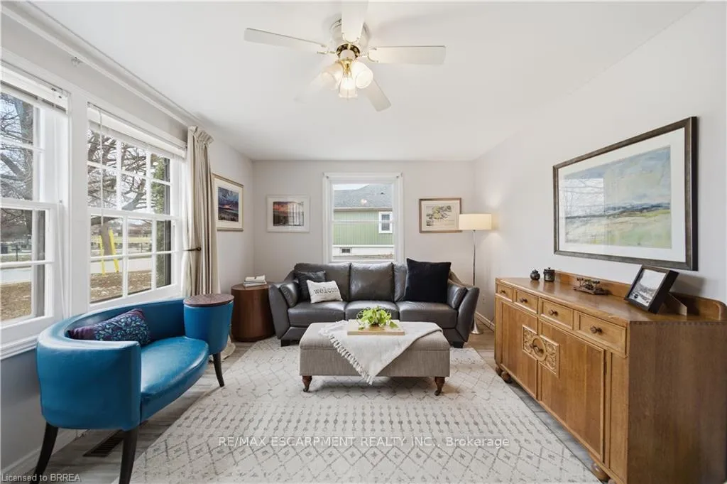 Photo 7 of 112 Dundas Street W, Brant, Paris — HOMEH