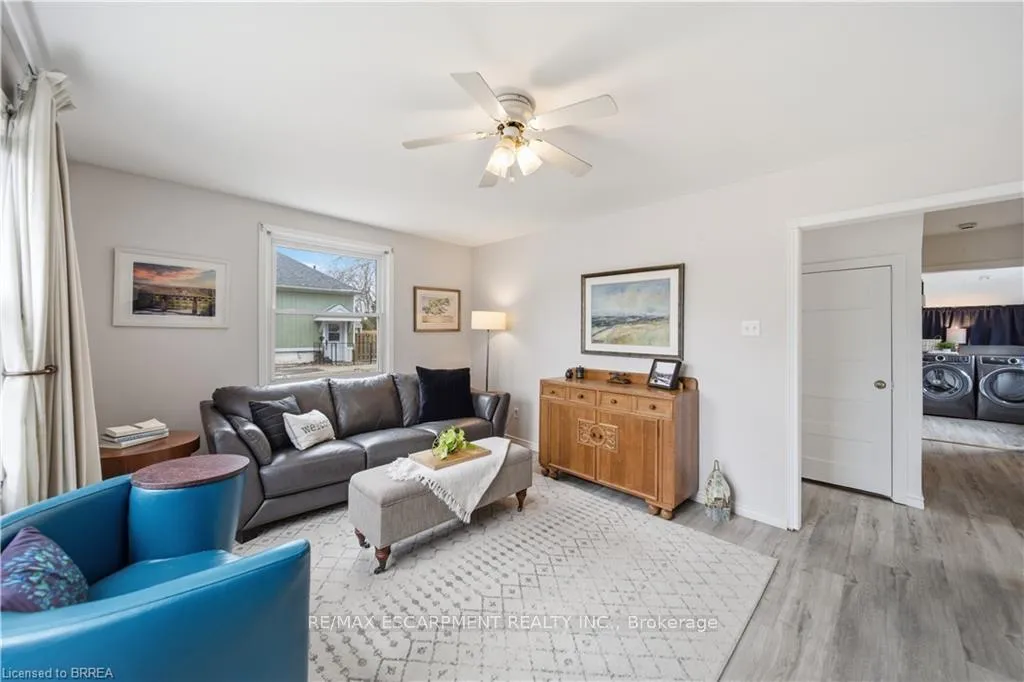 Photo 8 of 112 Dundas Street W, Brant, Paris — HOMEH