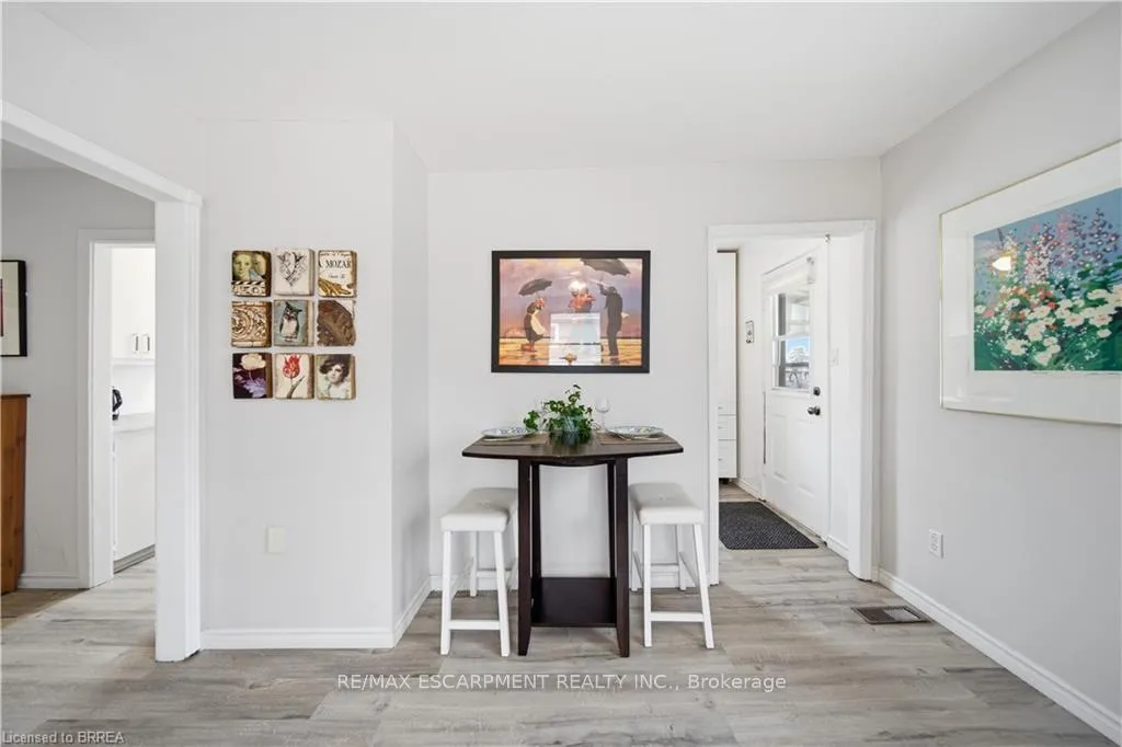 Photo 10 of 112 Dundas Street W, Brant, Paris — HOMEH