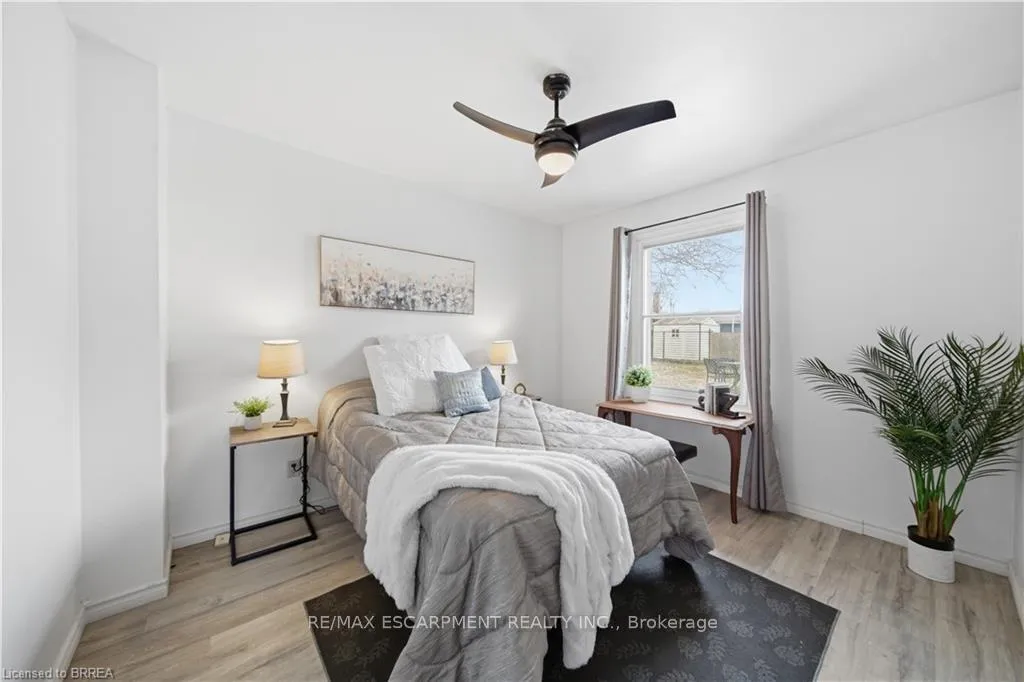Photo 11 of 112 Dundas Street W, Brant, Paris — HOMEH