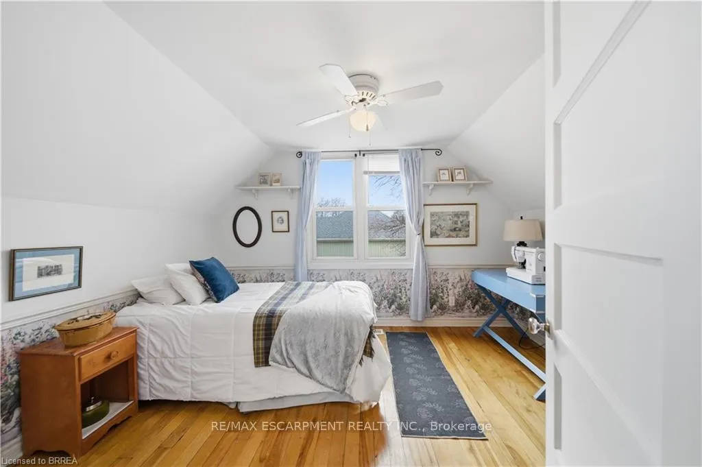 Photo 12 of 112 Dundas Street W, Brant, Paris — HOMEH