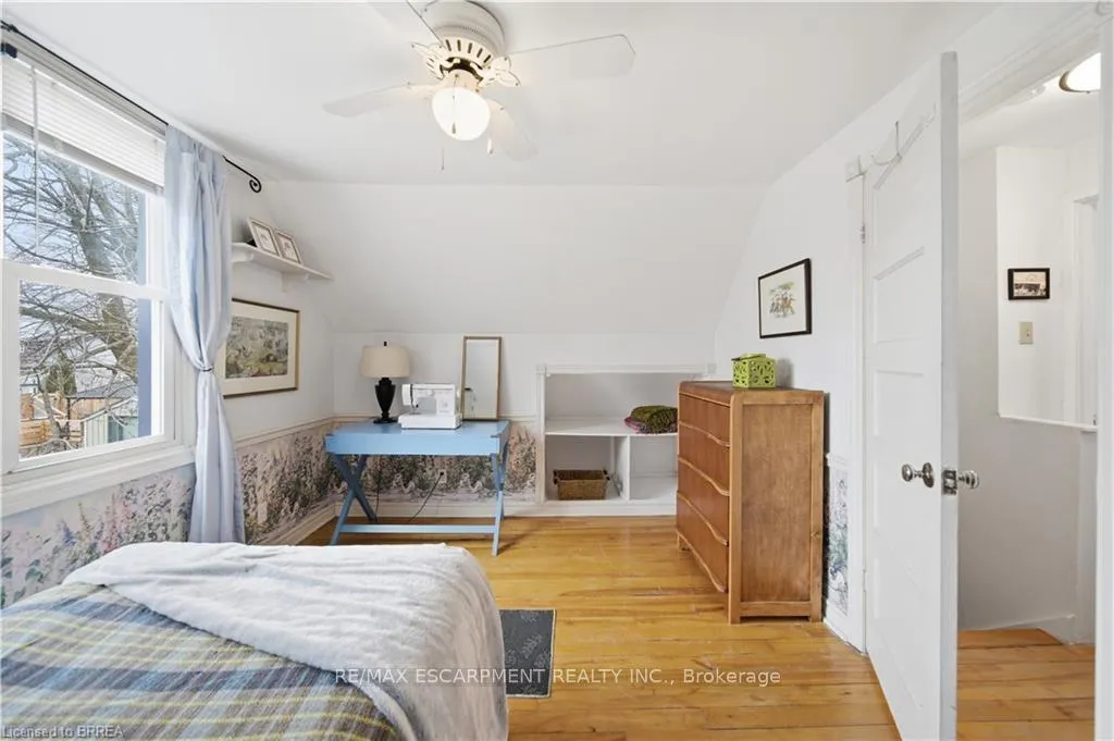 Photo 13 of 112 Dundas Street W, Brant, Paris — HOMEH