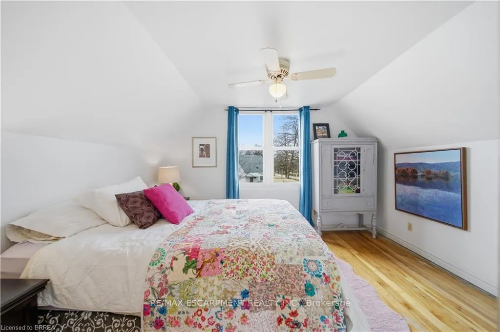 Photo 14 of 112 Dundas Street W, Brant, Paris — HOMEH