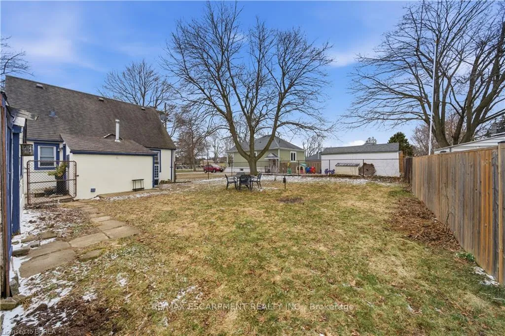 Photo 15 of 112 Dundas Street W, Brant, Paris — HOMEH