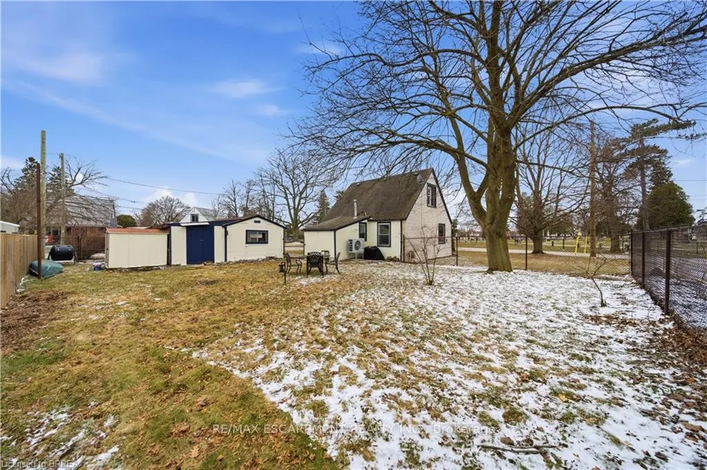 Photo 17 of 112 Dundas Street W, Brant, Paris — HOMEH