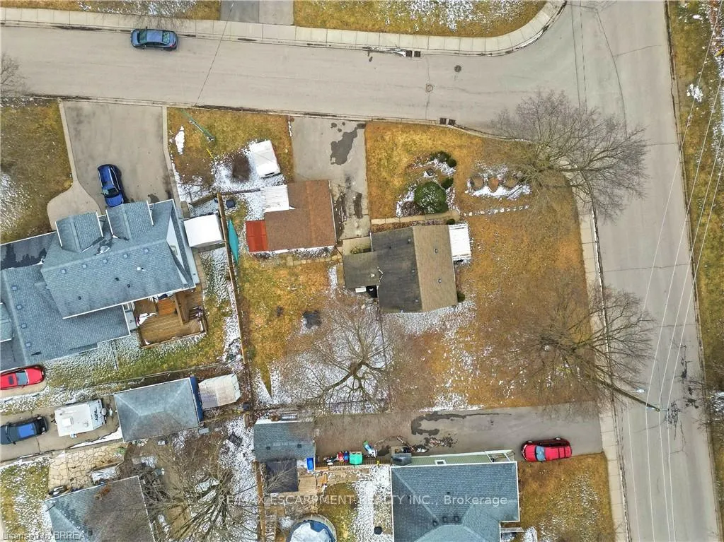 Photo 19 of 112 Dundas Street W, Brant, Paris — HOMEH