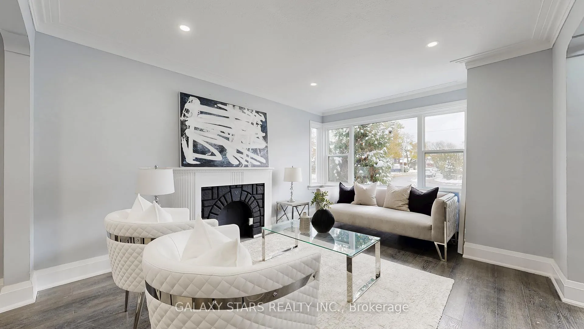Photo 3 of 422 O'connor Drive, Toronto, East York — HOMEH