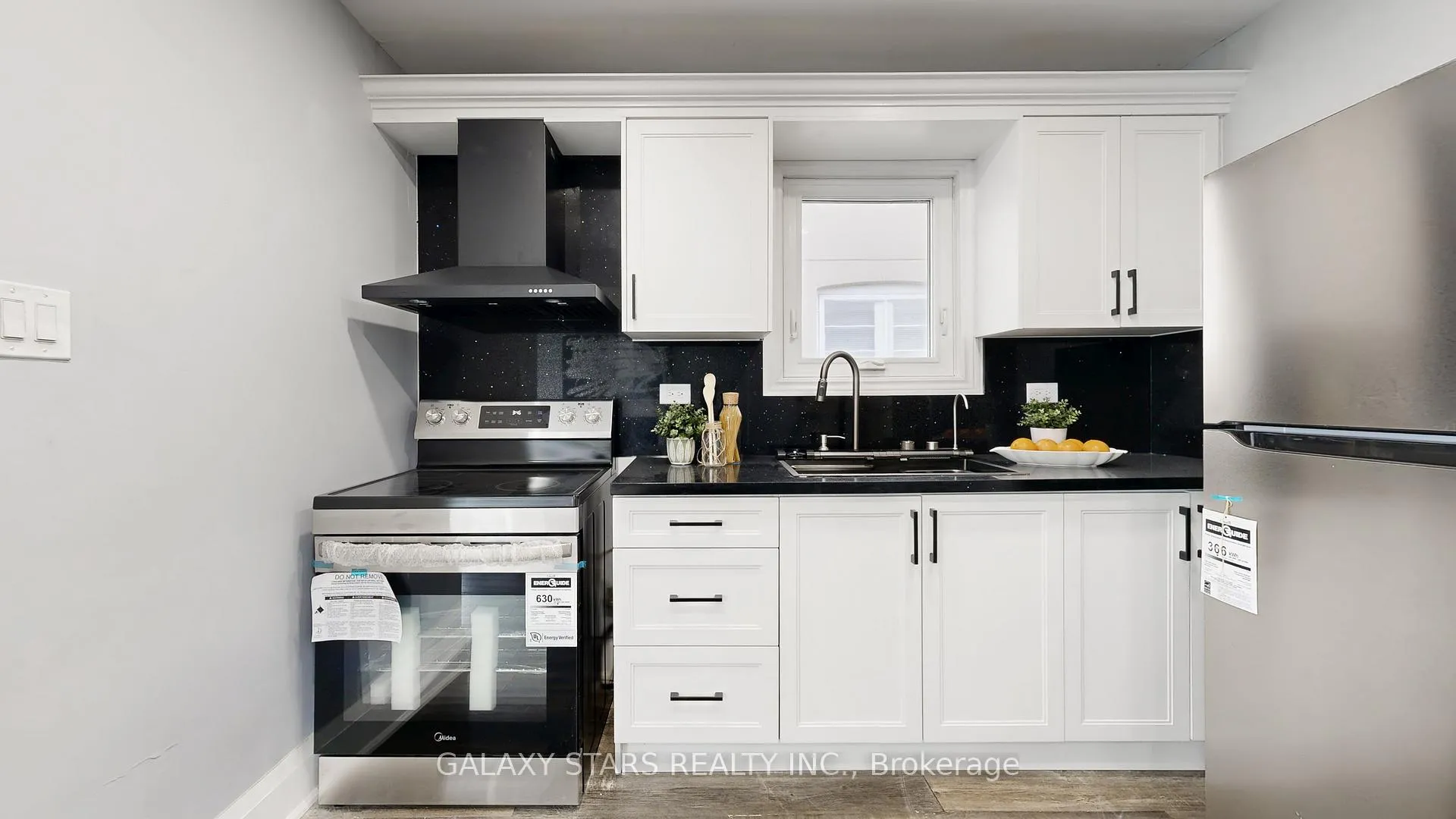 Photo 11 of 422 O'connor Drive, Toronto, East York — HOMEH