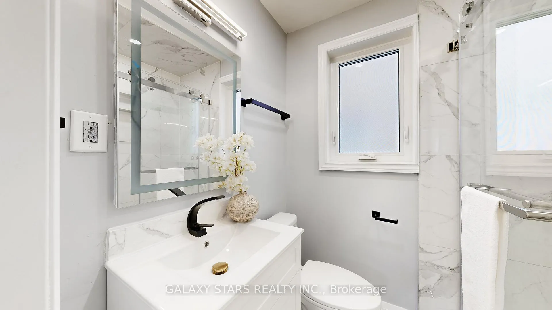 Photo 20 of 422 O'connor Drive, Toronto, East York — HOMEH